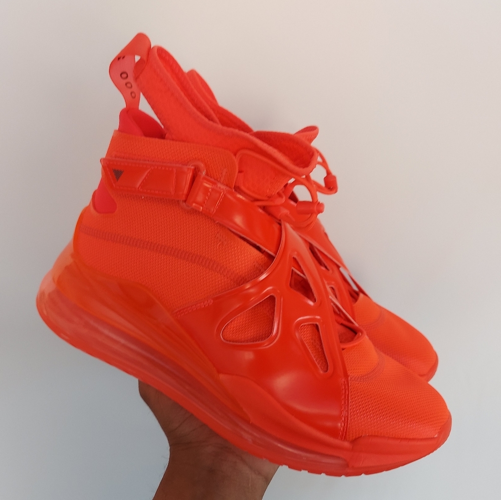 Air Jordan latitude 720 'red october'